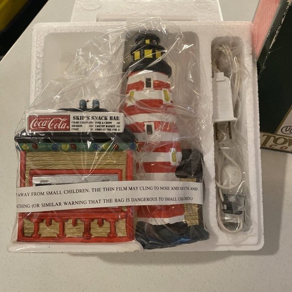 NEW! COKE COCA-COLA TOWN SQUARE COLLECTION ‘Skip’s Snack Bar’ Village Lighthouse - Picture 2 of 6